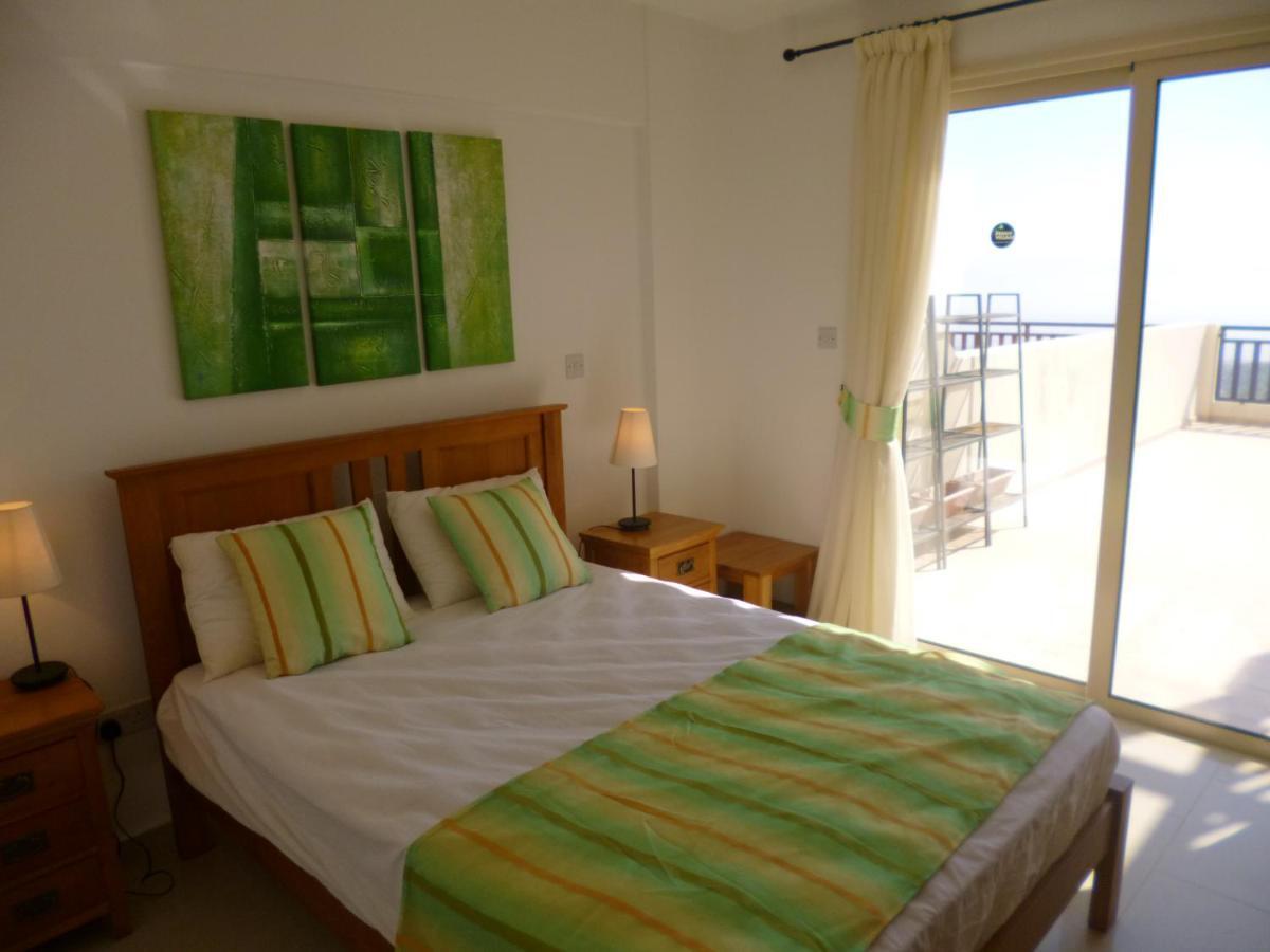 First Floor 2 Bedroom Apartment, Large Balcony, Amazing Sea Views, Communal Pool Peyia Bagian luar foto