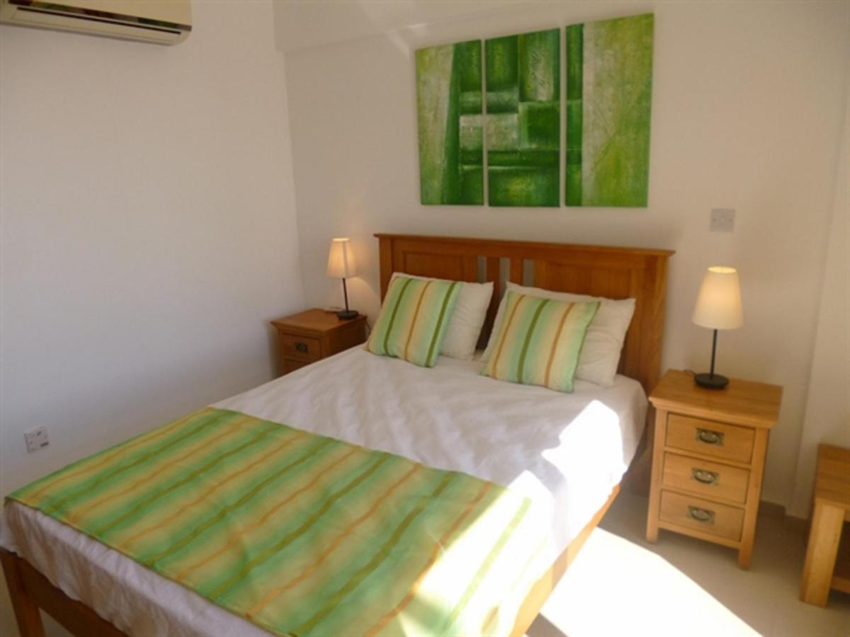 First Floor 2 Bedroom Apartment, Large Balcony, Amazing Sea Views, Communal Pool Peyia Bagian luar foto