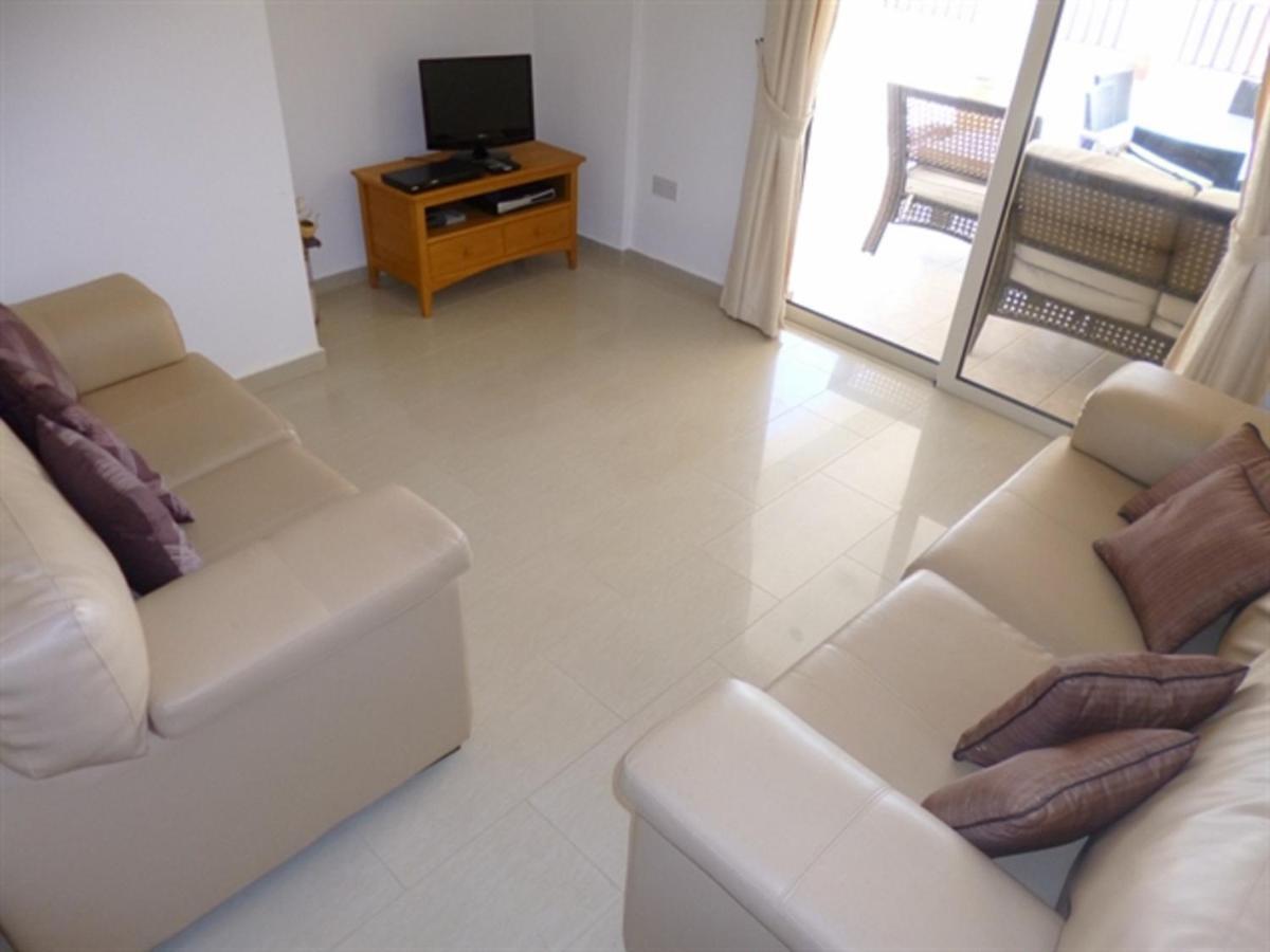First Floor 2 Bedroom Apartment, Large Balcony, Amazing Sea Views, Communal Pool Peyia Bagian luar foto