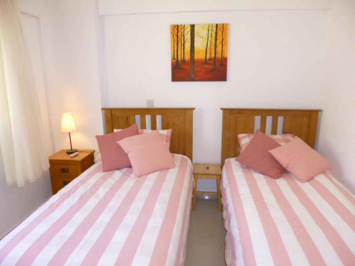 First Floor 2 Bedroom Apartment, Large Balcony, Amazing Sea Views, Communal Pool Peyia Bagian luar foto