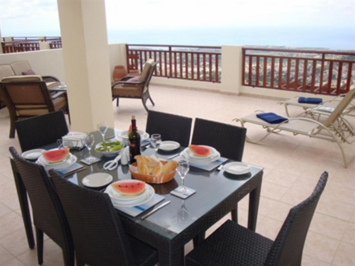 First Floor 2 Bedroom Apartment, Large Balcony, Amazing Sea Views, Communal Pool Peyia Bagian luar foto