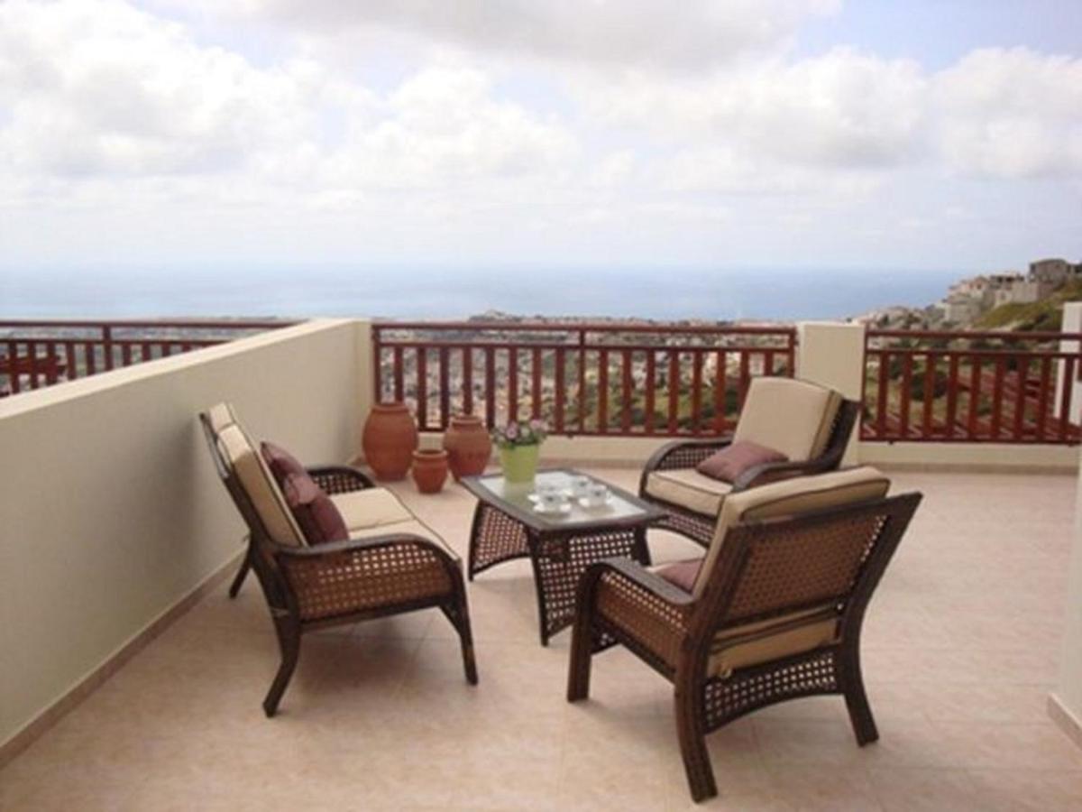 First Floor 2 Bedroom Apartment, Large Balcony, Amazing Sea Views, Communal Pool Peyia Bagian luar foto